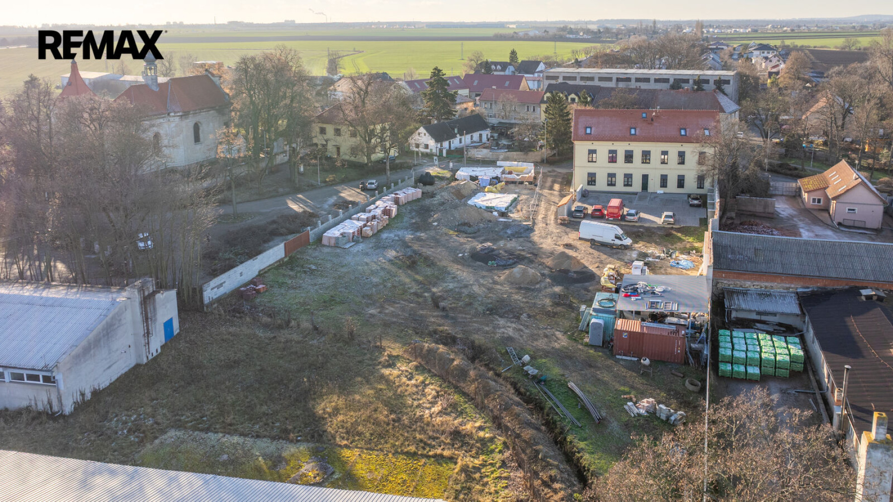 Prodej stavebního pozemku ve Svémyslicích, Praha - východ