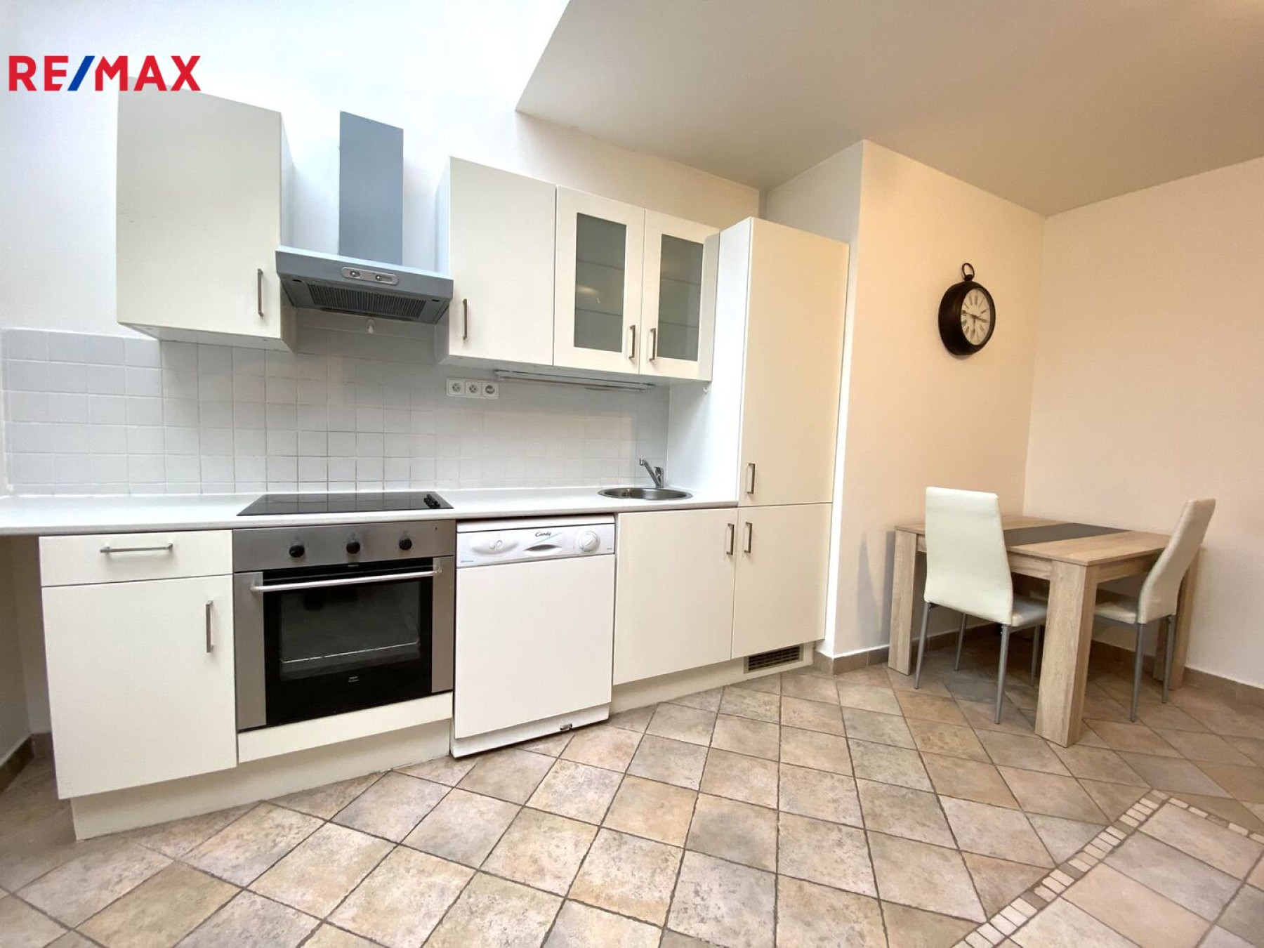 Pronájem bytu 2+kk o výměře 74 m2, Praha 5 - Smíchov