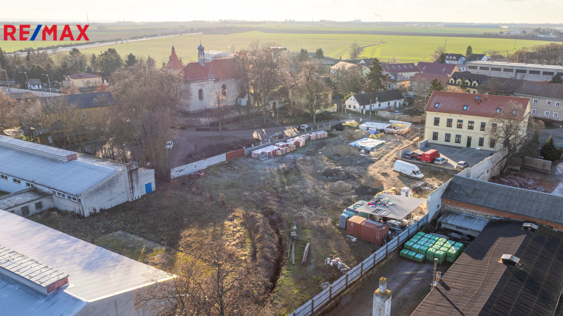 Prodej stavebního pozemku ve Svémyslicích, Praha - východ