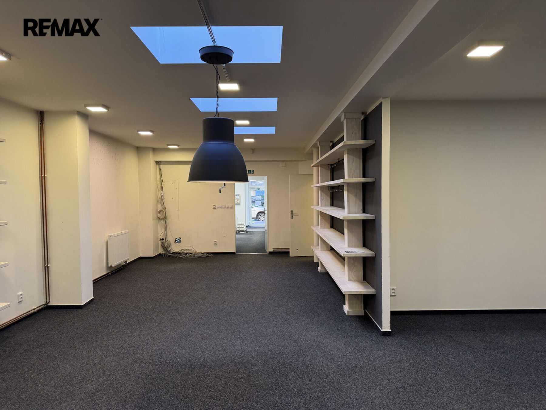 Pronájem komerčních prostor 158 m² – Praha 4, ulice Jemnická