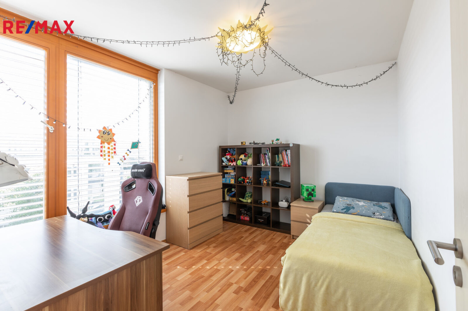 Skvěle řešený byt 4+kk, 2 koupelny, další samostatné WC, 4 komory/šatny