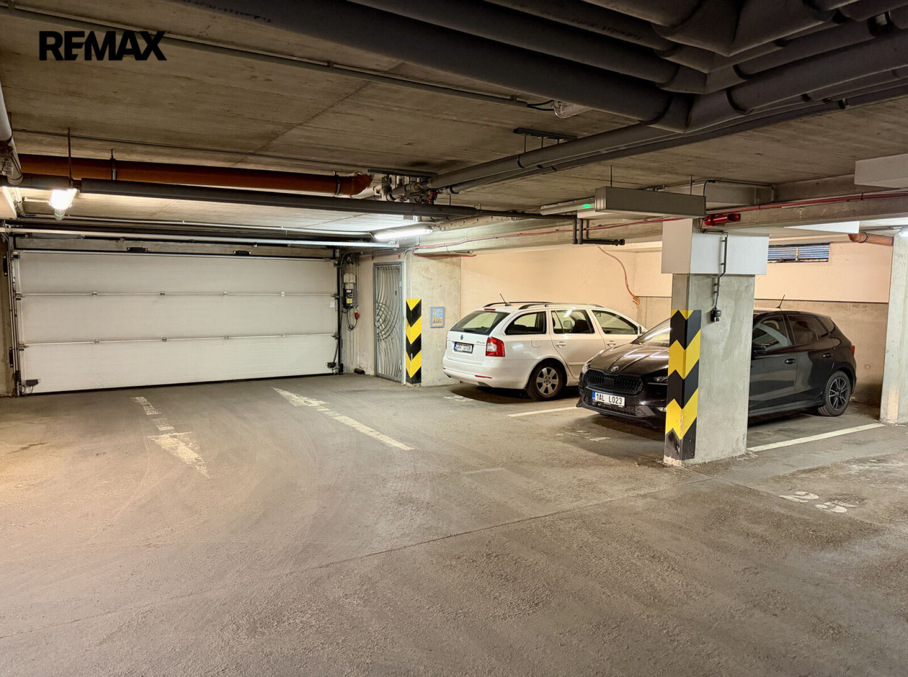 Prostorný byt 3+kk se dvěma balkony a garážovým stáním v Čakovicích, Praha 9