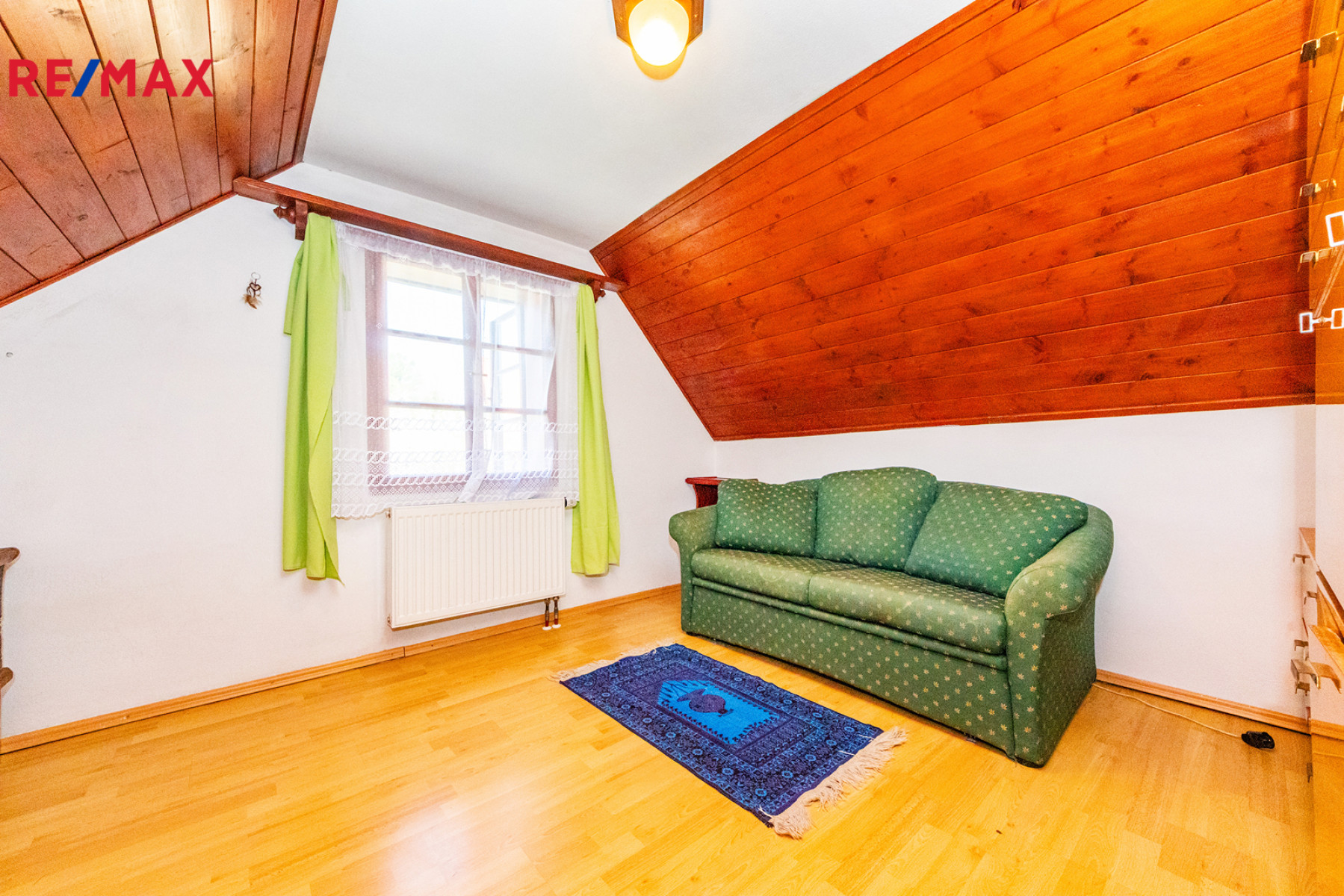 Stylová tradiční patrová chalupa s vnitřním čtvercovým dvorem, pozemek 1 264 m², Široký důl Polička