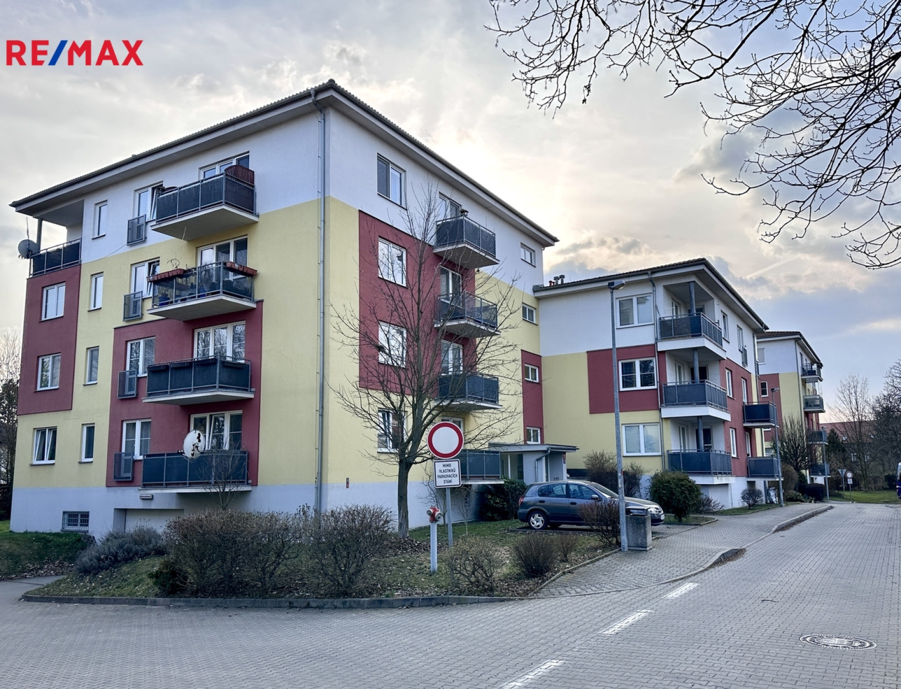 Prodej světlého bytu 3+kk s balkony a garážovým stáním, Praha 9 - Kbely