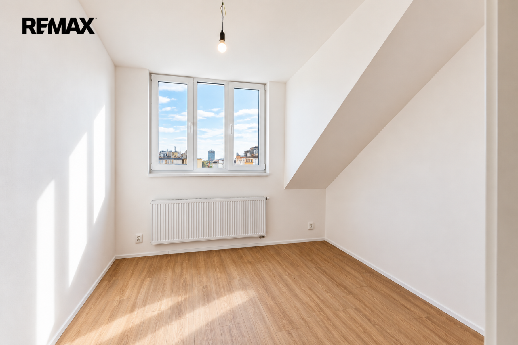 Rohový 2+kk/sklep 47,7 m² OV cihla výtah jih západ výhled Jeseniova metro A Želivského 5 min