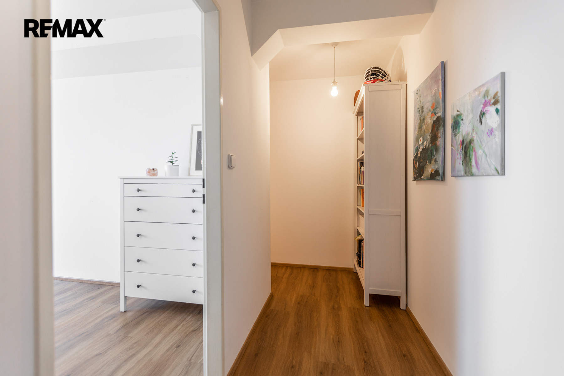 Skvěle prostorný byt 2+kk s balkonem v Radotíně