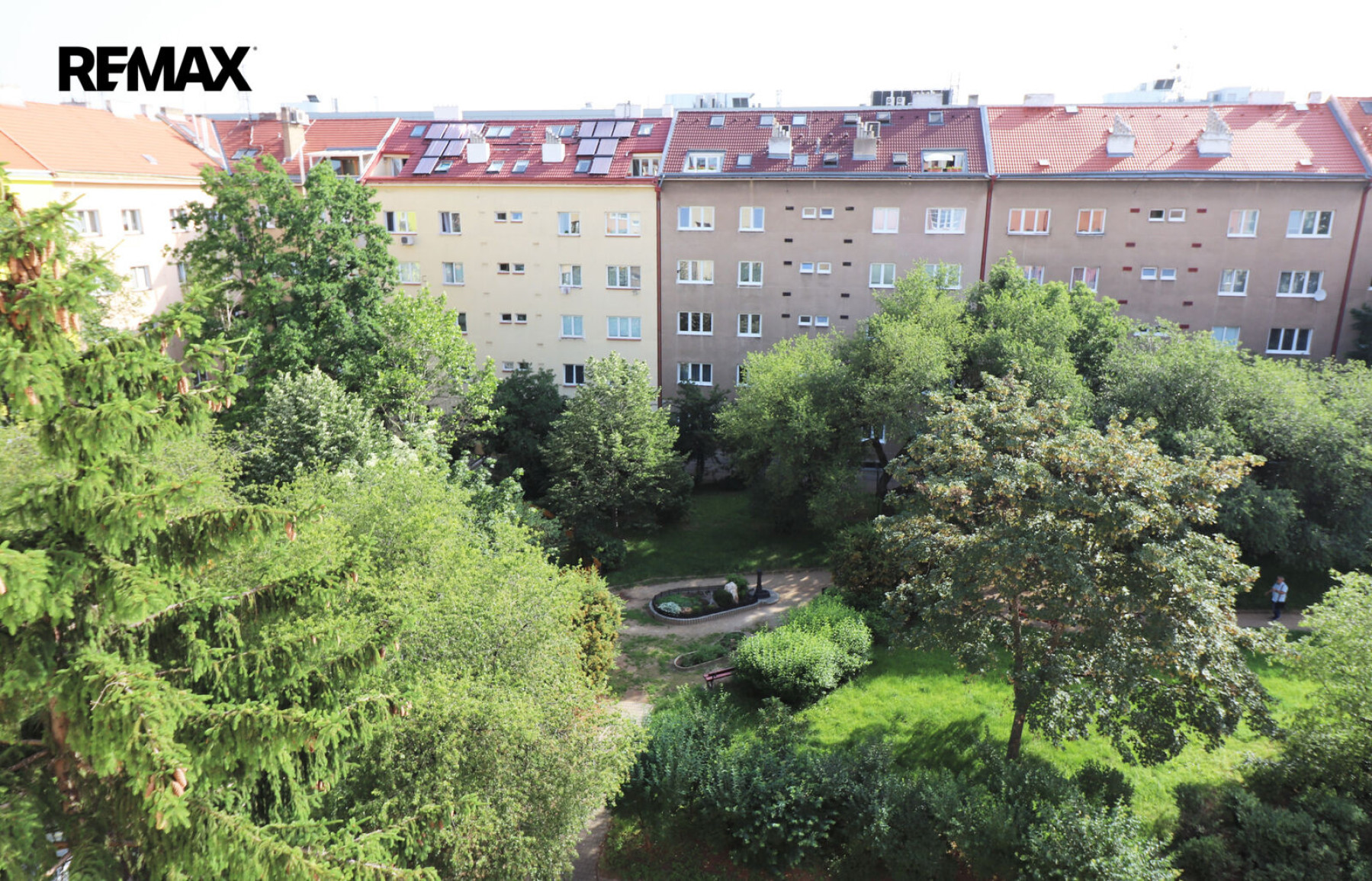 Pronájem zrekonstruovaného bytu 2+kk se sklepem u metra Pankrác