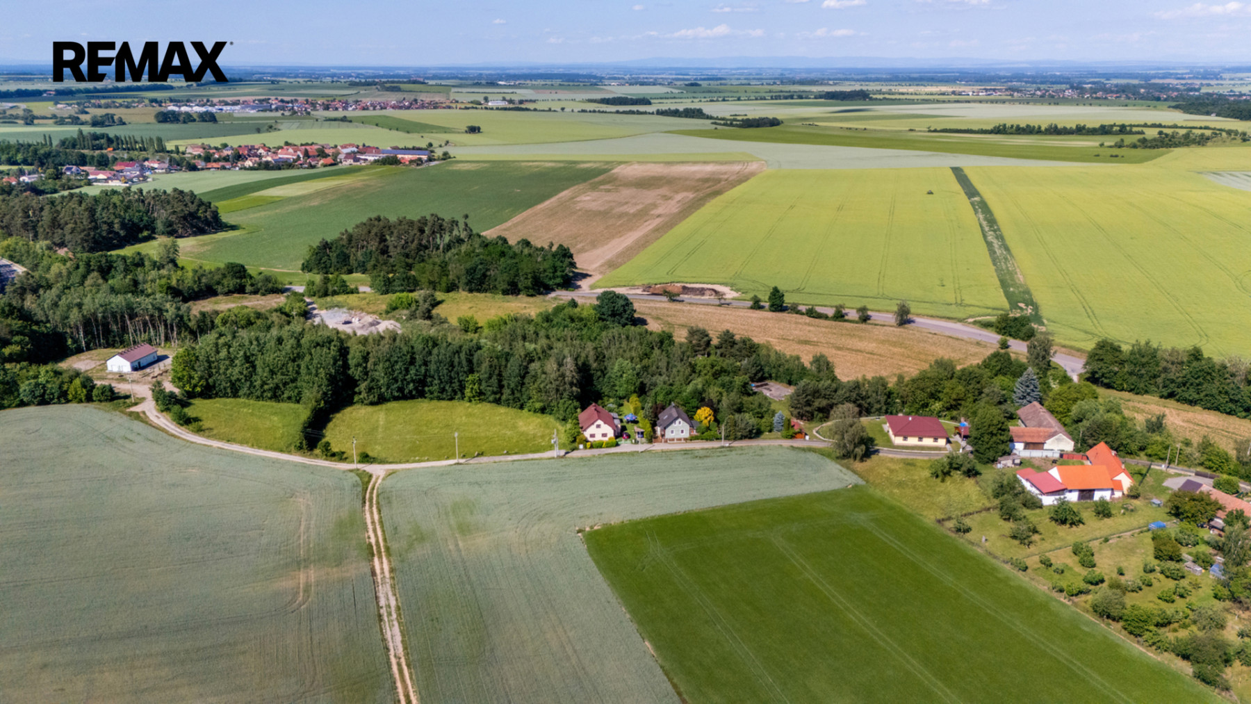 Pozemek 12 804 m² pro komerční výstavbu u obce Lukavice u hlavní silnice I. třídy