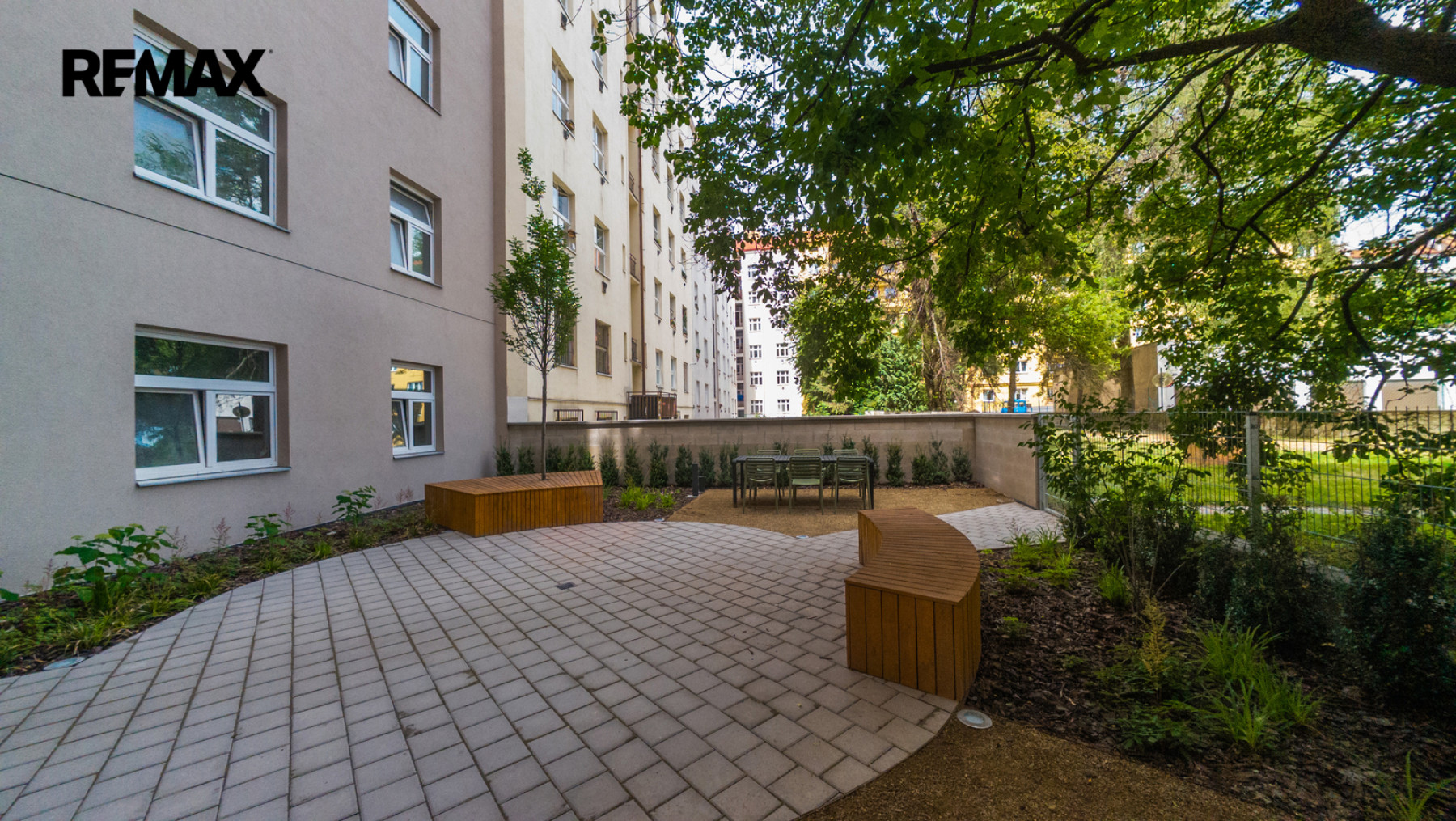 Mezonet 2+kk/sklep 45,9 m² OV cihla výtah západ výhled Jeseniova metro A Želivského 5 min
