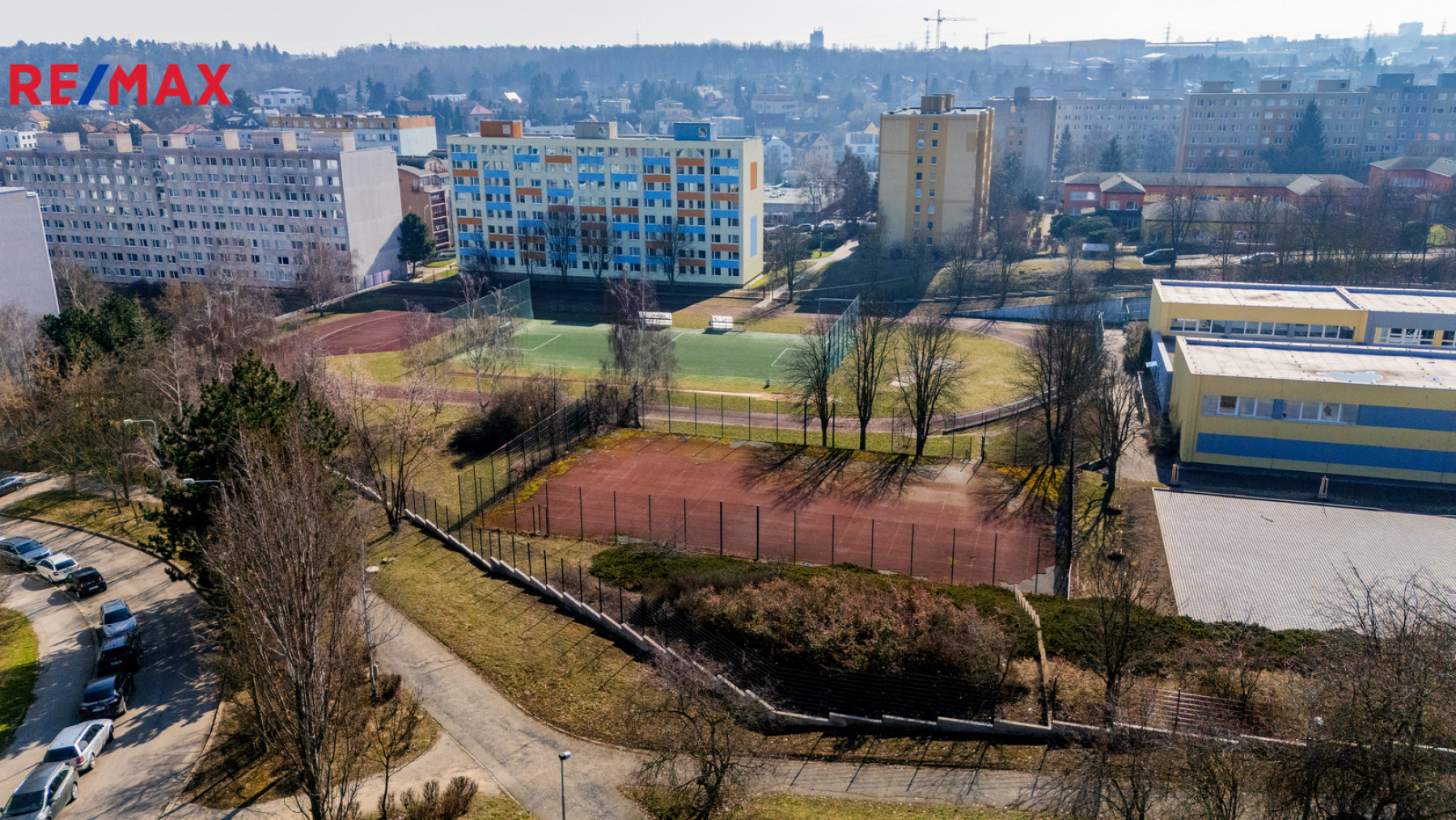 Rohový řadový RD 229 m² 2x lodžie garáž zahrada 311 m² původní stav Součkova Řepy