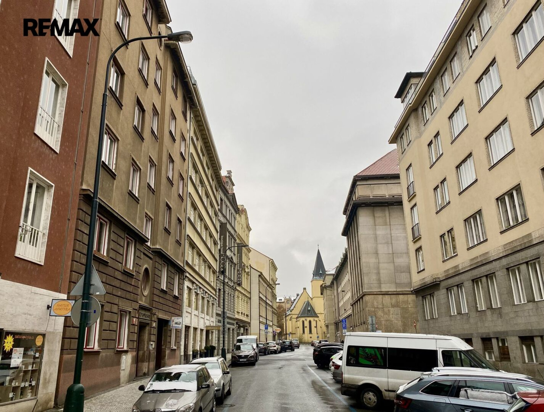 Plně vybavený a zrekonstruovaný byt 2+1 s lodžií i sklepem, Praha 1 - Nové Město