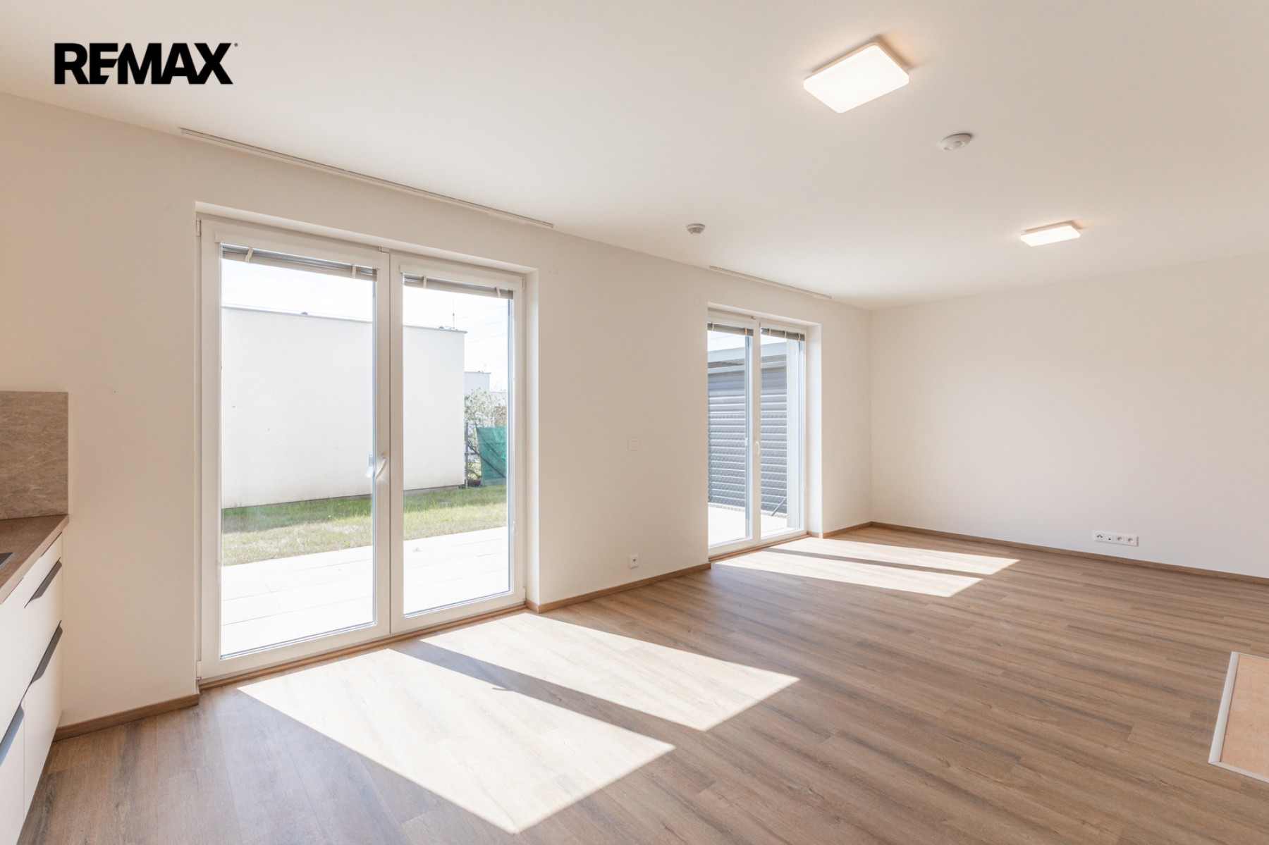 Pronájem rodinného domu 3+kk s parkovacím stáním a zahradou – Praha 9, Hostavice