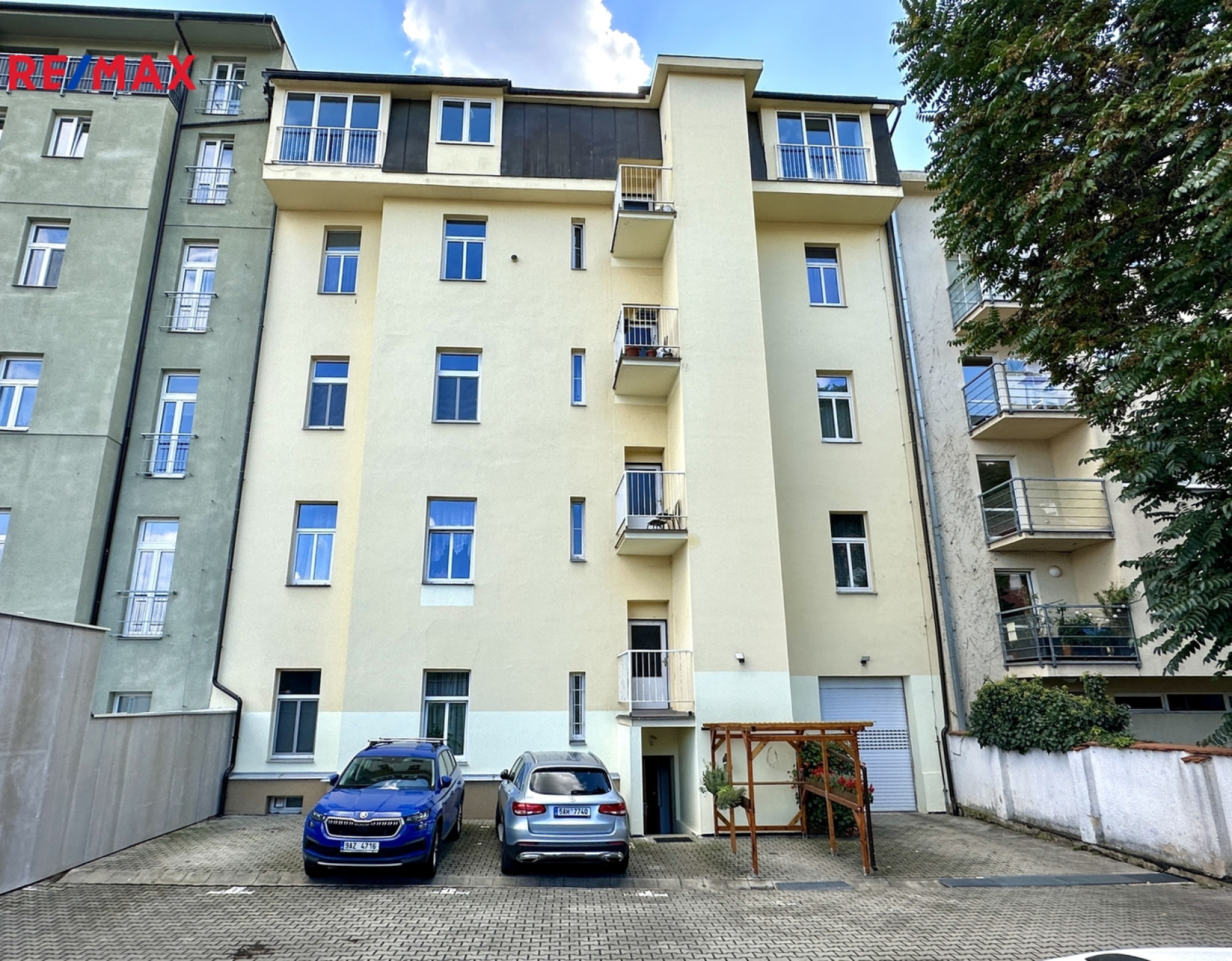 Prodej bytového domu v ulici Na Neklance, Praha 5 - Smíchov