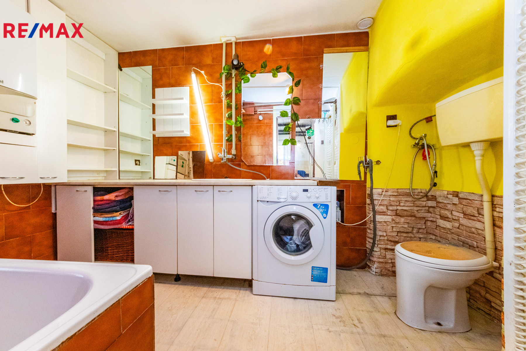 Stylová tradiční patrová chalupa s vnitřním čtvercovým dvorem, pozemek 1 264 m², Široký důl Polička