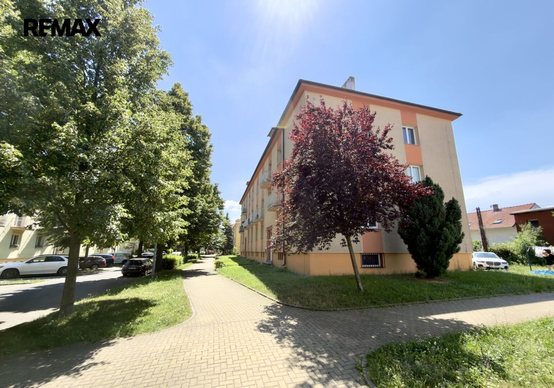 Pronájem pěkného světlého bytu 3+1 s balkonem a sklepem, Praha 9