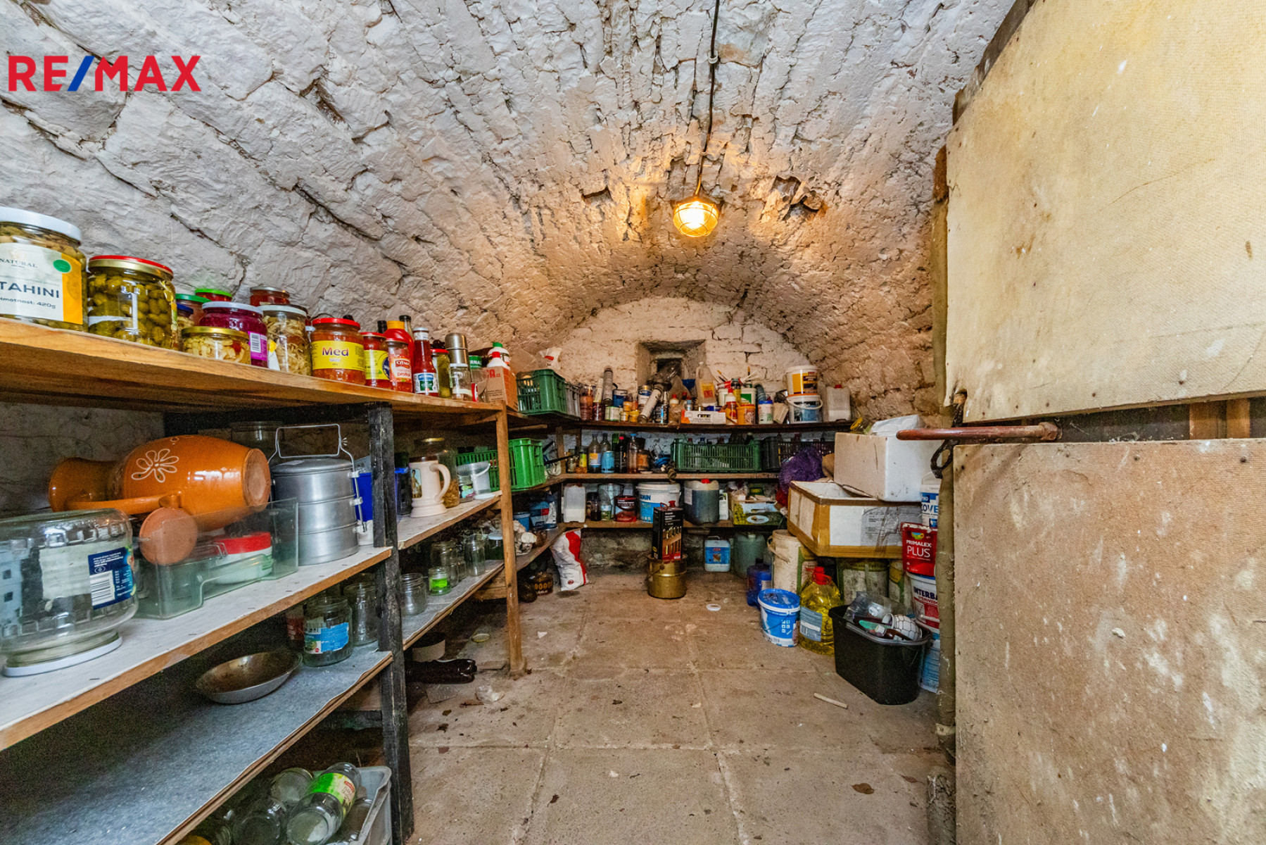 Stylová tradiční patrová chalupa s vnitřním čtvercovým dvorem, pozemek 1 264 m², Široký důl Polička