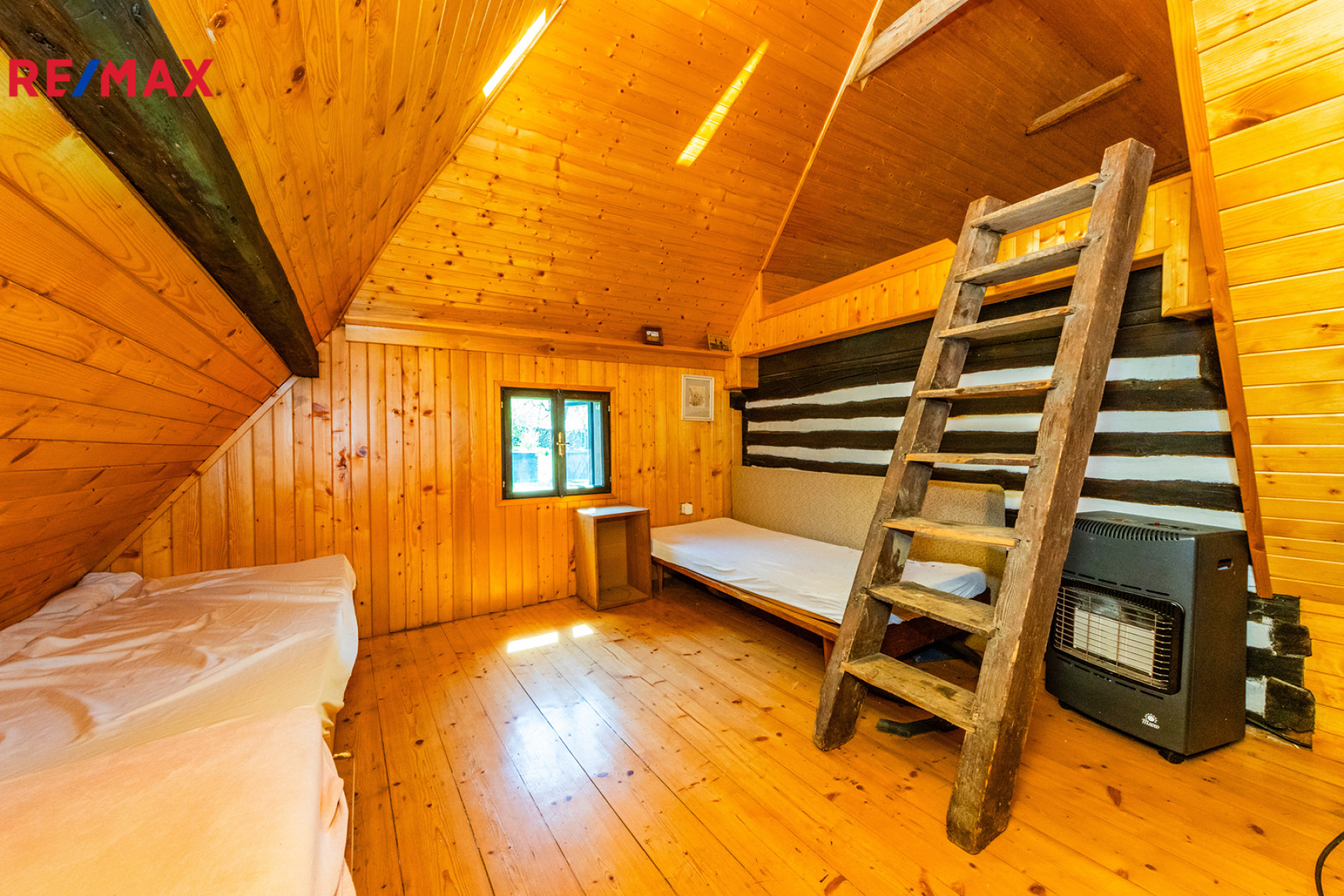 Stylová tradiční patrová chalupa s vnitřním čtvercovým dvorem, pozemek 1 264 m², Široký důl Polička