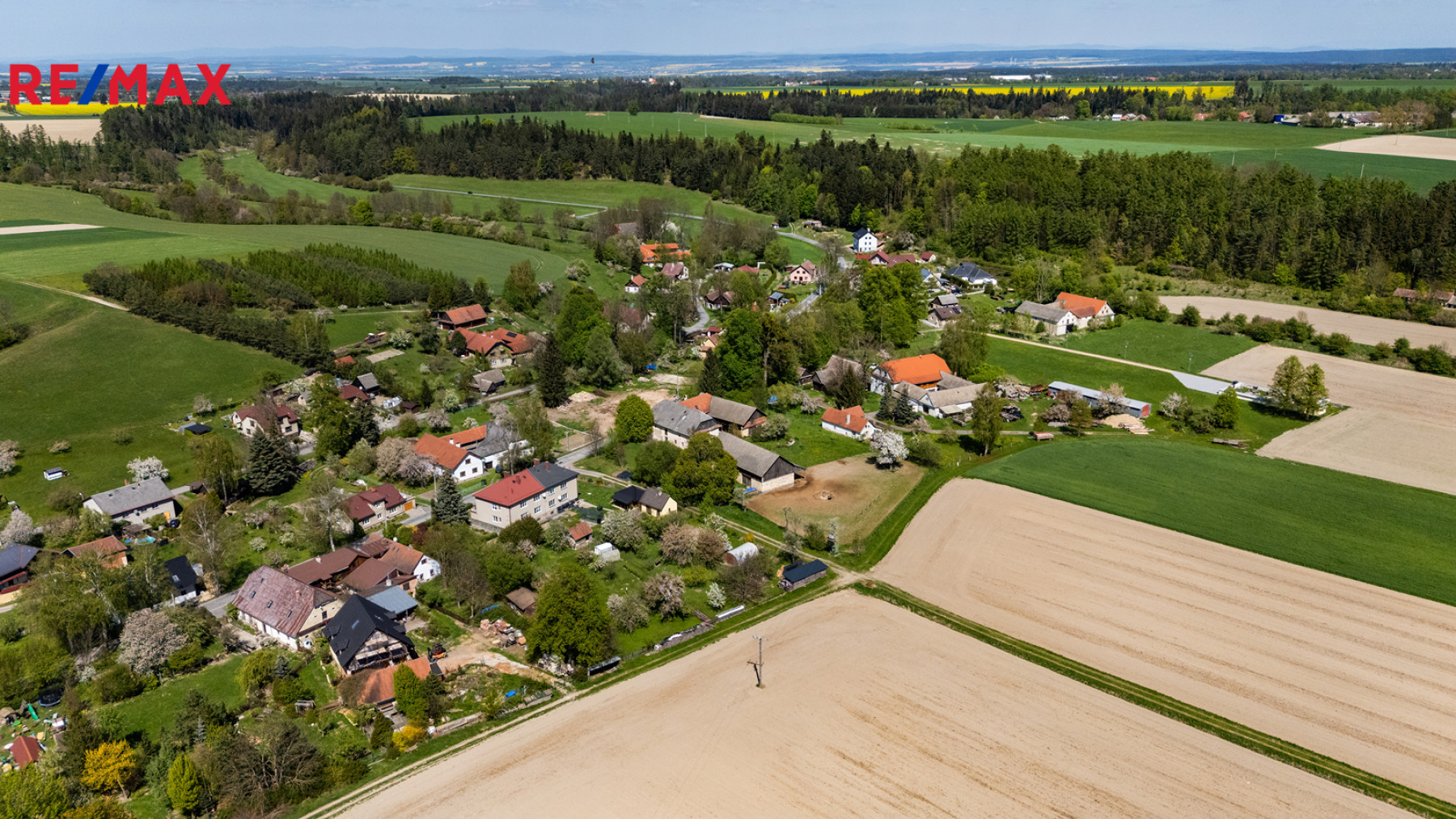 Stylová tradiční patrová chalupa s vnitřním čtvercovým dvorem, pozemek 1 264 m², Široký důl Polička