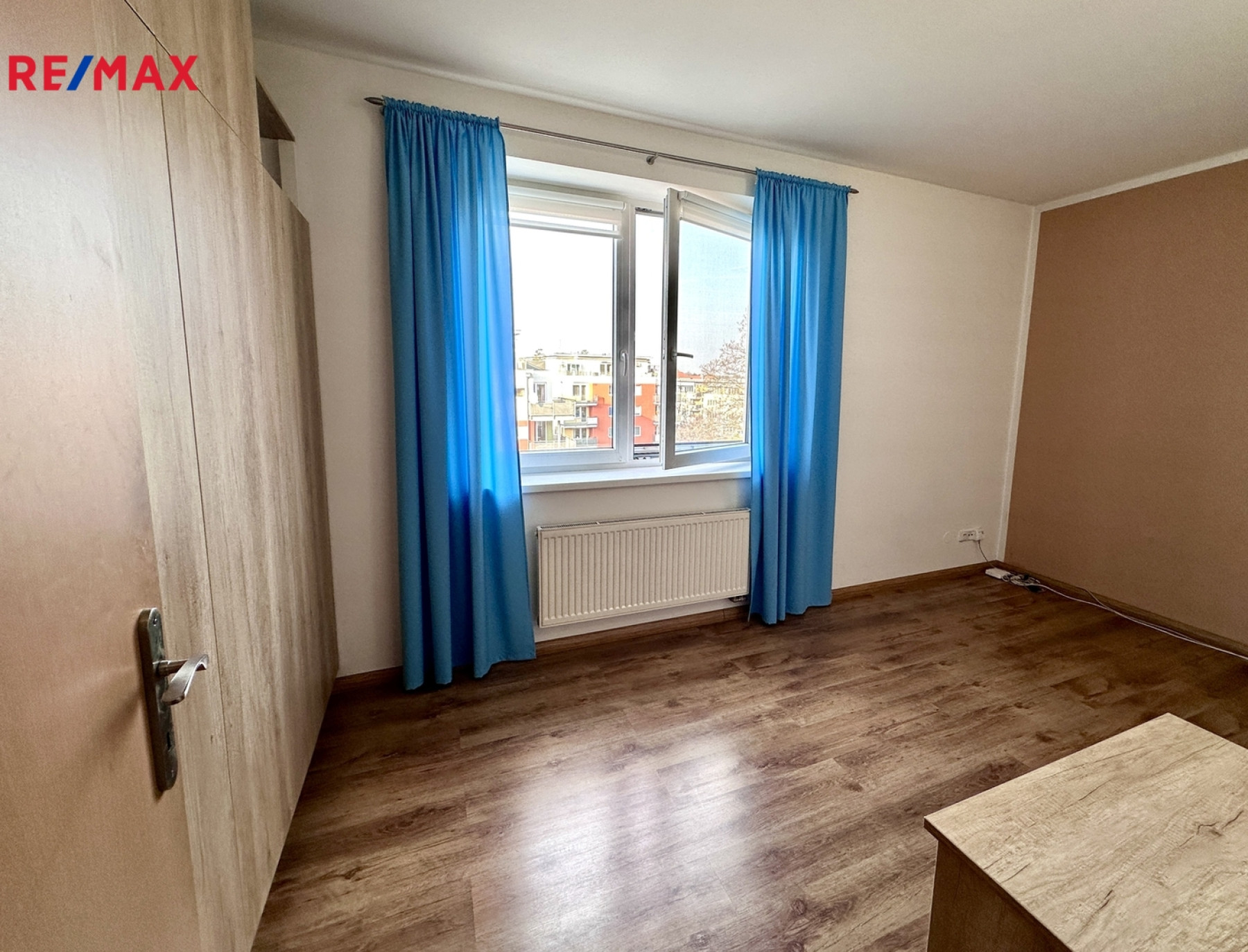 Prodej světlého bytu 3+kk s balkony a garážovým stáním, Praha 9 - Kbely