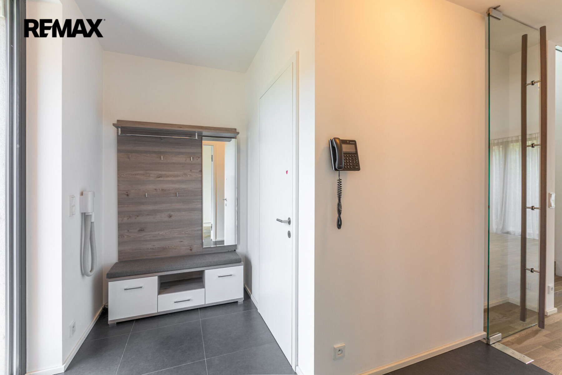 Pronájem rodinného domu 5+kk, 179 m² se zahradou 357 m², dvěma terasami, balkonem a dvougaráží