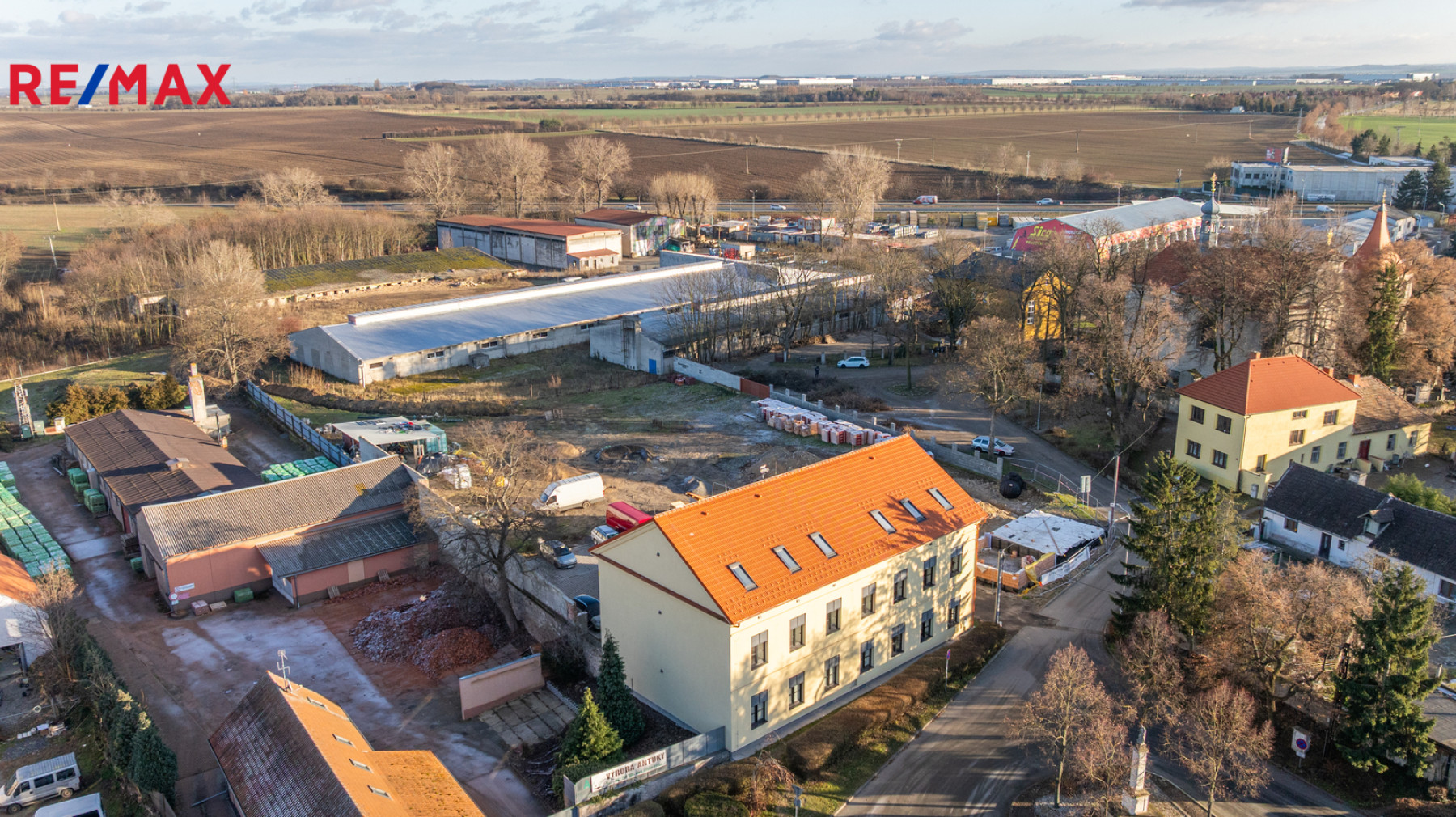 Prodej stavebního pozemku ve Svémyslicích, Praha - východ