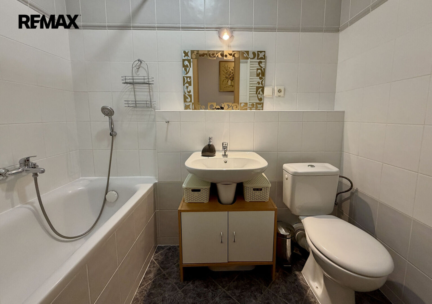 Prodej bytu 1+kk s balkonem v klidné části Štěrbohol, Praha 10