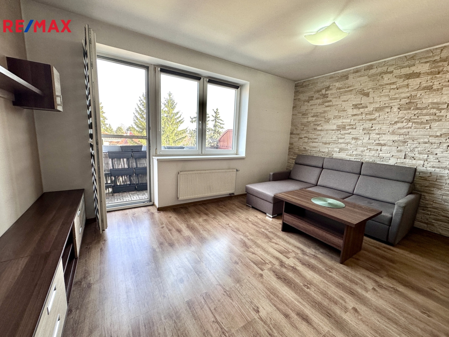 Prodej světlého bytu 3+kk s balkony a garážovým stáním, Praha 9 - Kbely