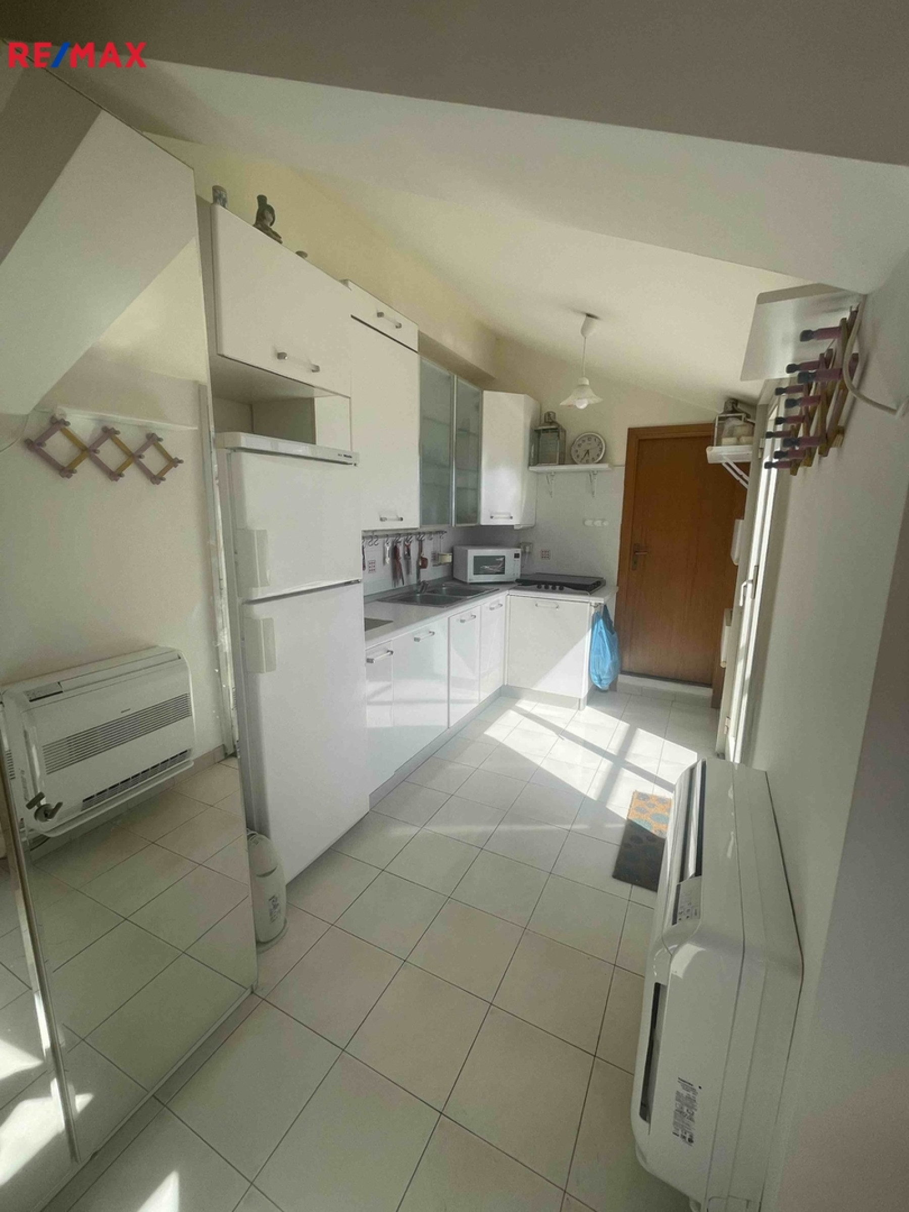 Krásný byt 1+1 s velkou terasou 17 m² jen 200 m od moře – Nizza di Sicilia