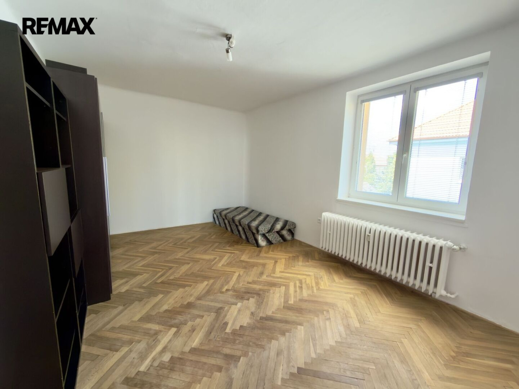 Pronájem pěkného světlého bytu 3+1 s balkonem a sklepem, Praha 9