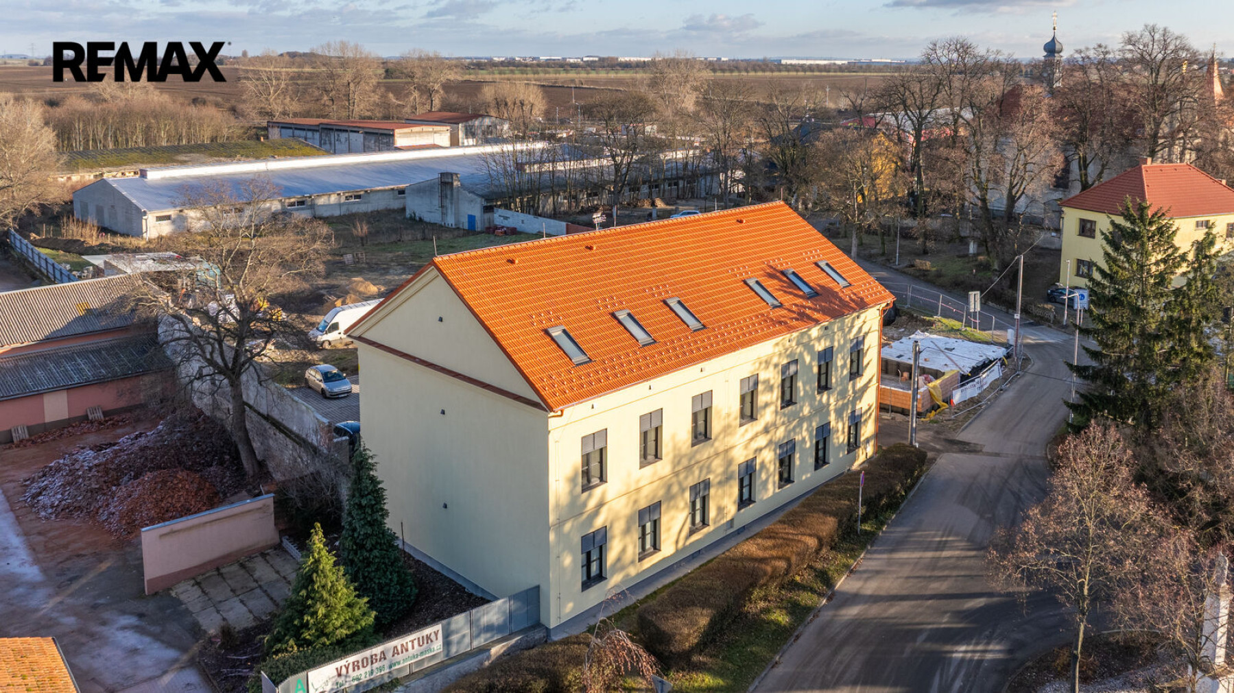 Prodej stavebního pozemku ve Svémyslicích, Praha - východ