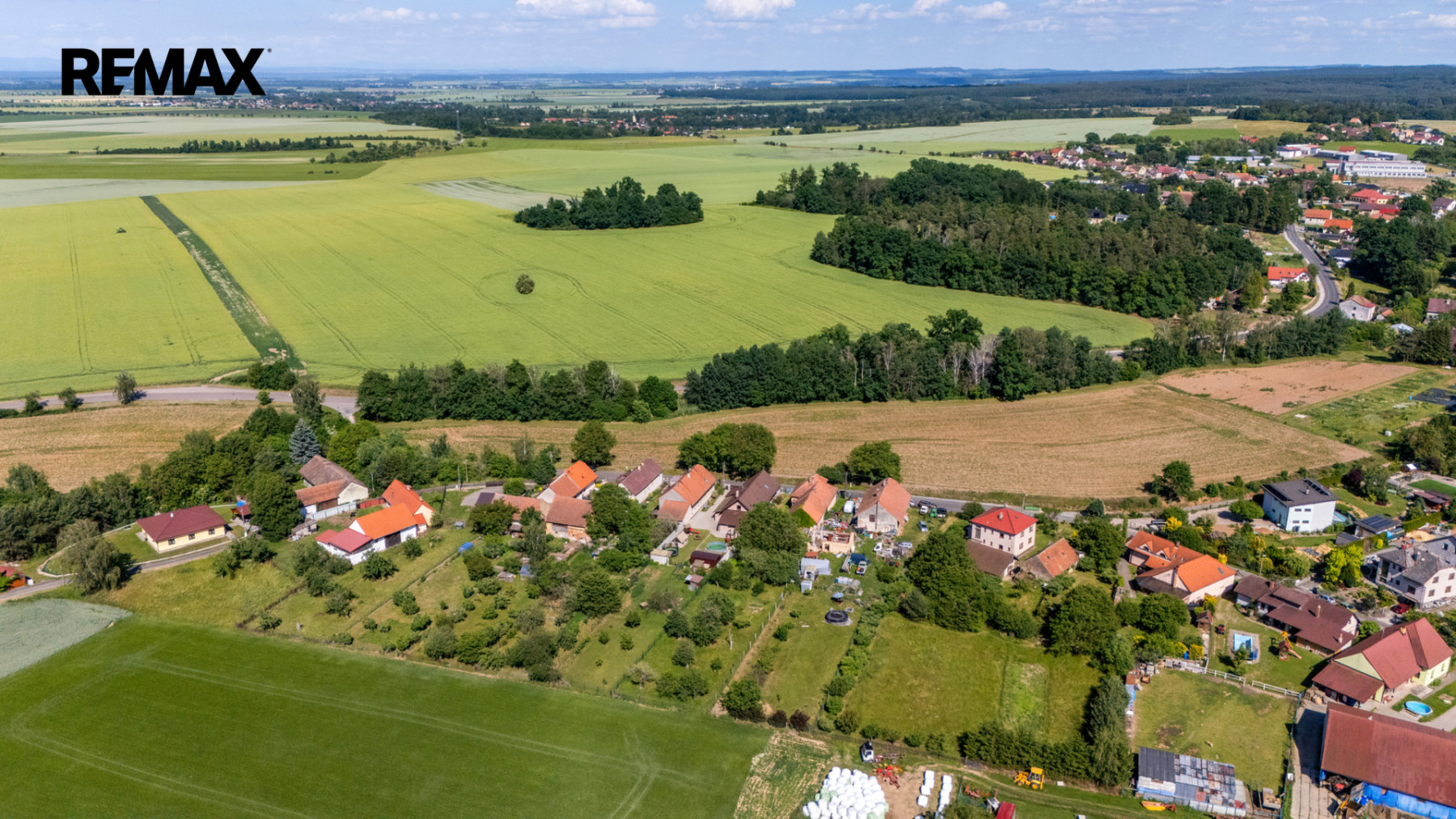 Pozemek 12 804 m² pro komerční výstavbu u obce Lukavice u hlavní silnice I. třídy