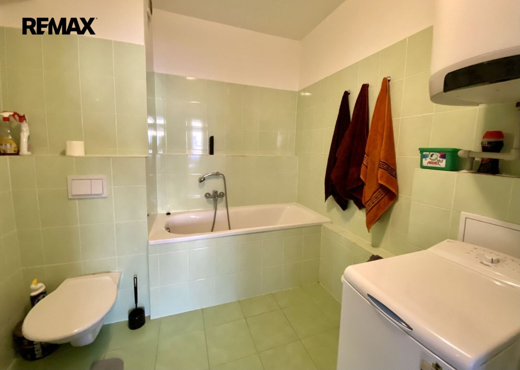 Pronájem pěkného bytu 2kk s balkonem, sklepem a parkovacím stáním v Jesenici