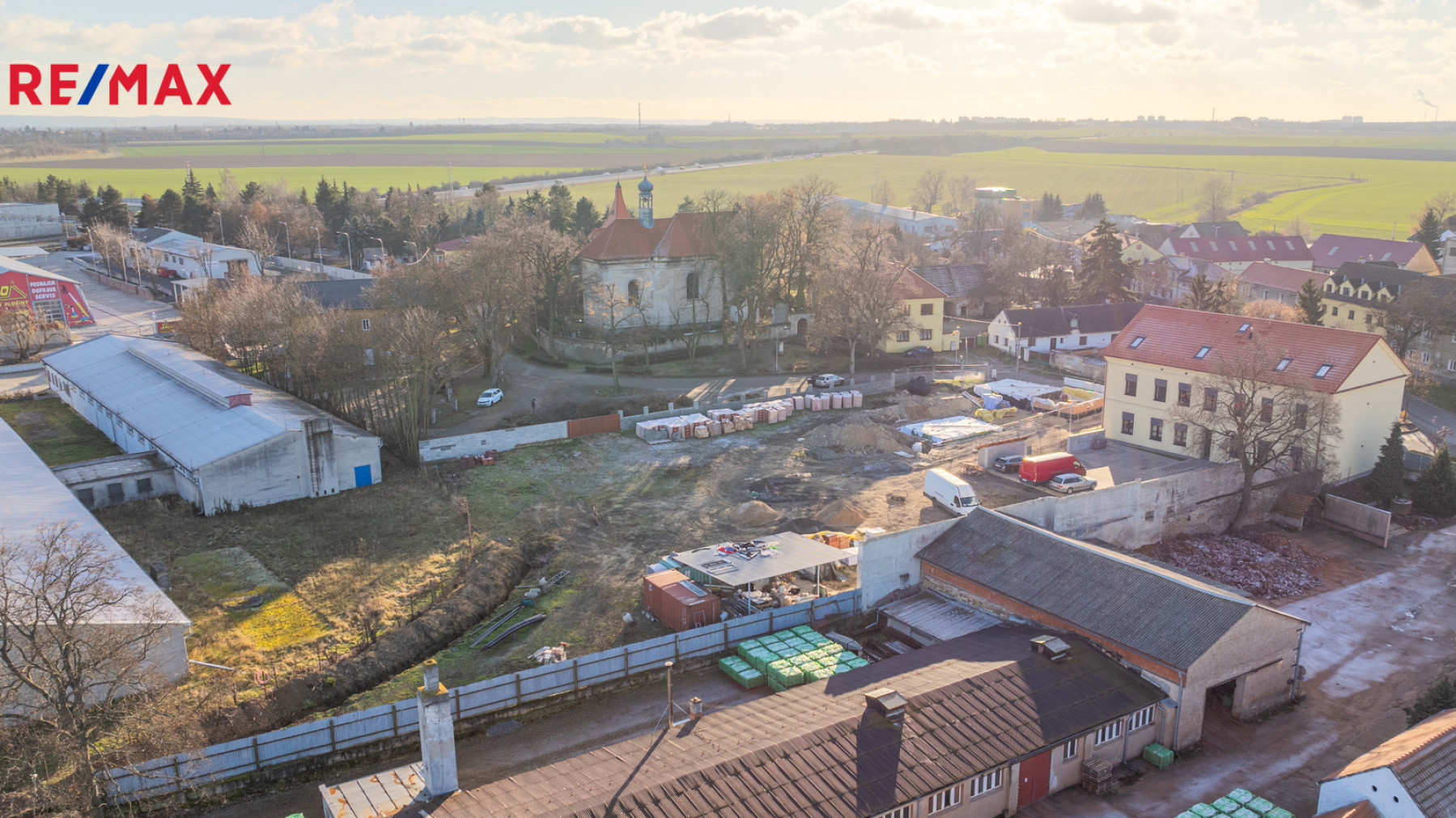 Prodej stavebního pozemku ve Svémyslicích, Praha - východ