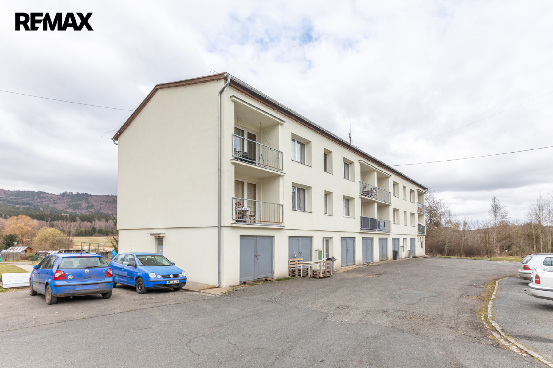 Činžovní dům se 4 byty a 4 garážemi v Rybníku u Domažlic