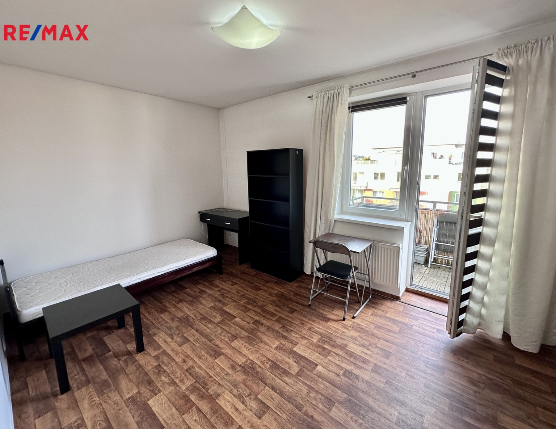 Prodej světlého bytu 3+kk s balkony a garážovým stáním, Praha 9 - Kbely