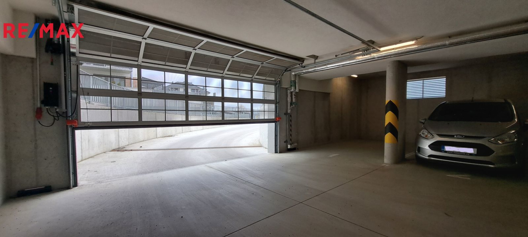 Prodej garážového stání 14 m2, Praha 5 - Sobín