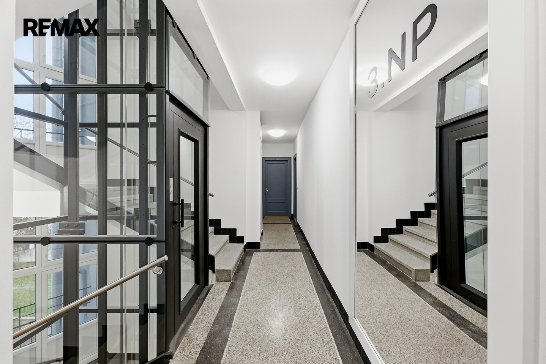 Mezonet 3+kk/galerie/sklep 71,9 m² OV cihla výtah jih výhled Jeseniova metro A Želivského 5 min