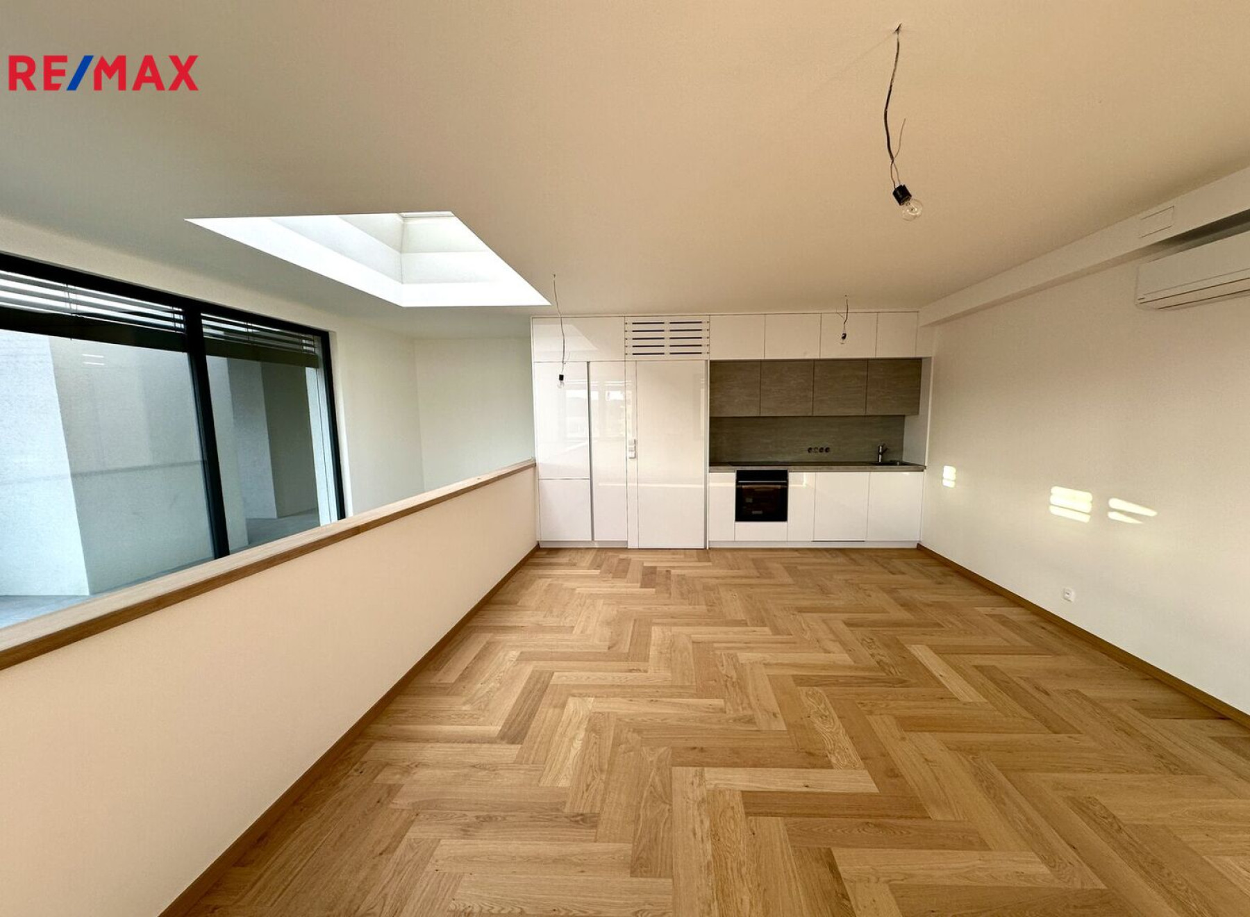 Zcela nový luxusní byt 4+kk, 3 terasy a sklep, Praha 9 - Vysočany