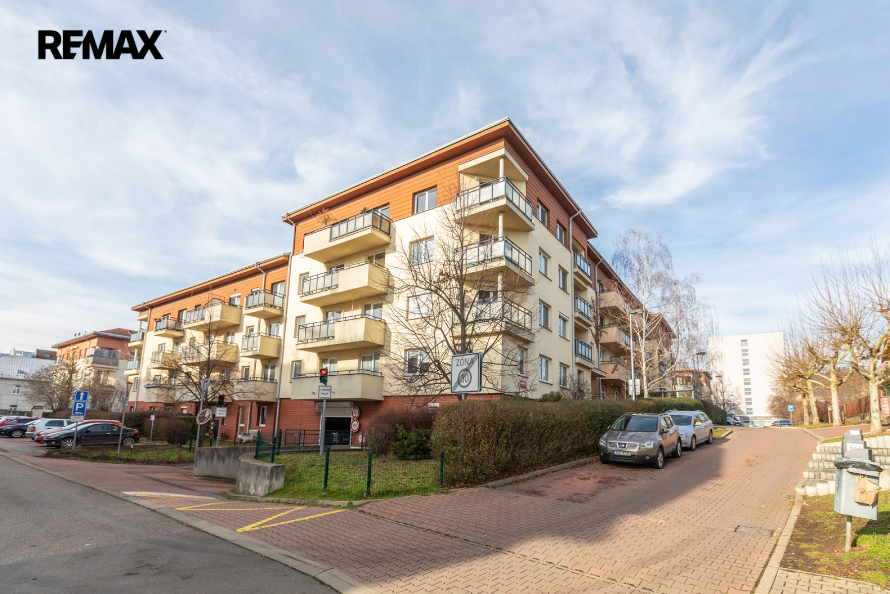 Skvěle prostorný byt 2+kk s balkonem v Radotíně