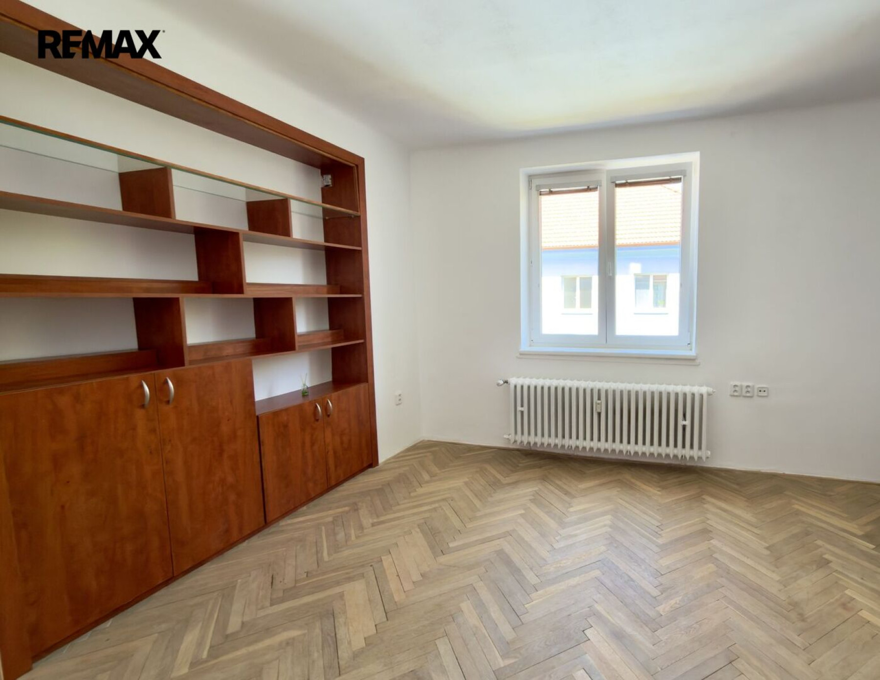 Pronájem pěkného světlého bytu 3+1 s balkonem a sklepem, Praha 9