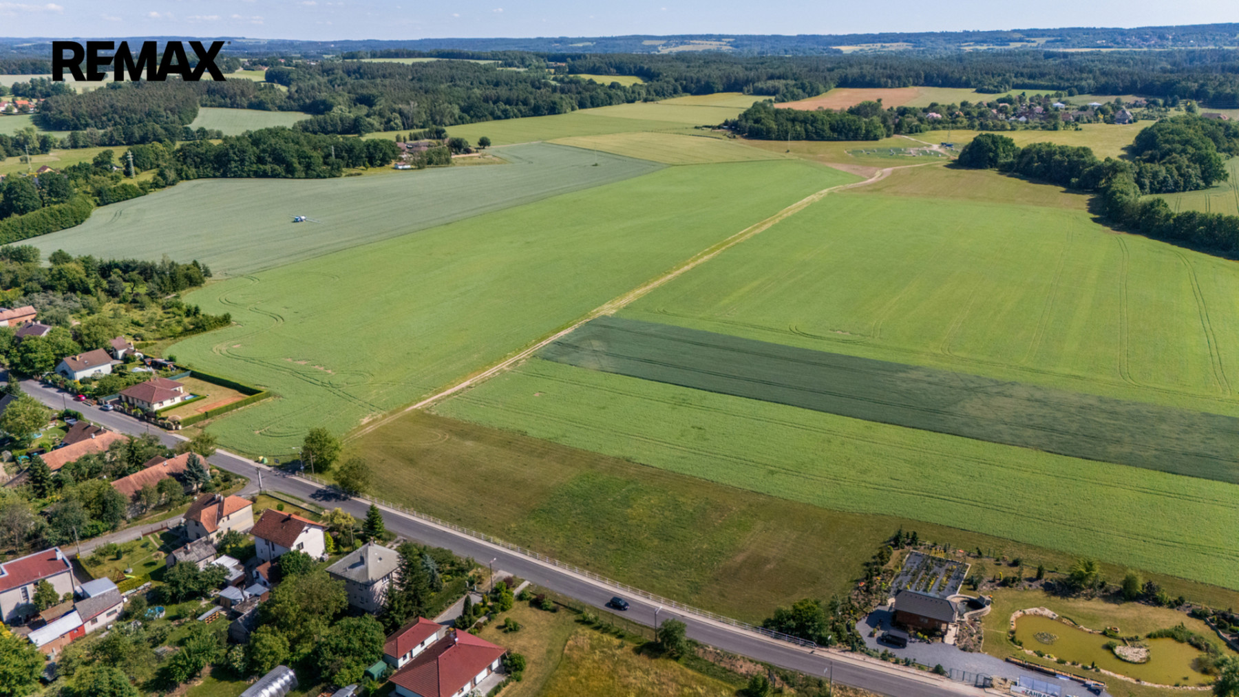 Pozemek 12 804 m² pro komerční výstavbu u obce Lukavice u hlavní silnice I. třídy
