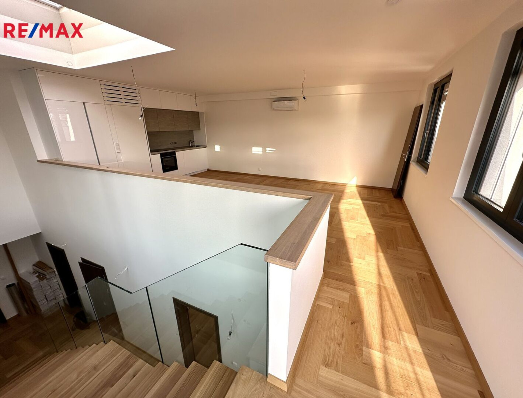 Zcela nový luxusní byt 4+kk, 3 terasy a sklep, Praha 9 - Vysočany