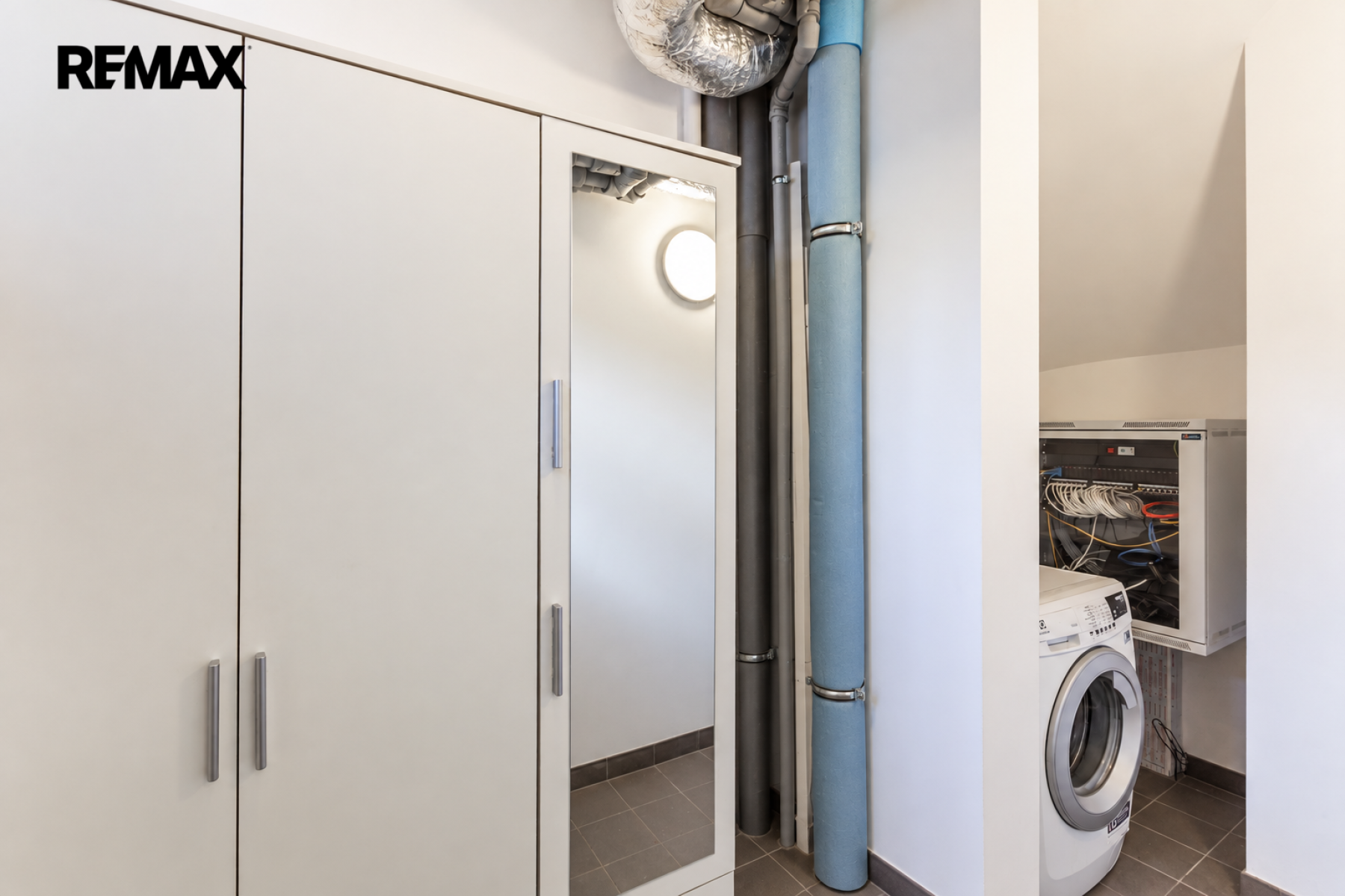 Pronájem rodinného domu 5+kk, 179 m² se zahradou 357 m², dvěma terasami, balkonem a dvougaráží