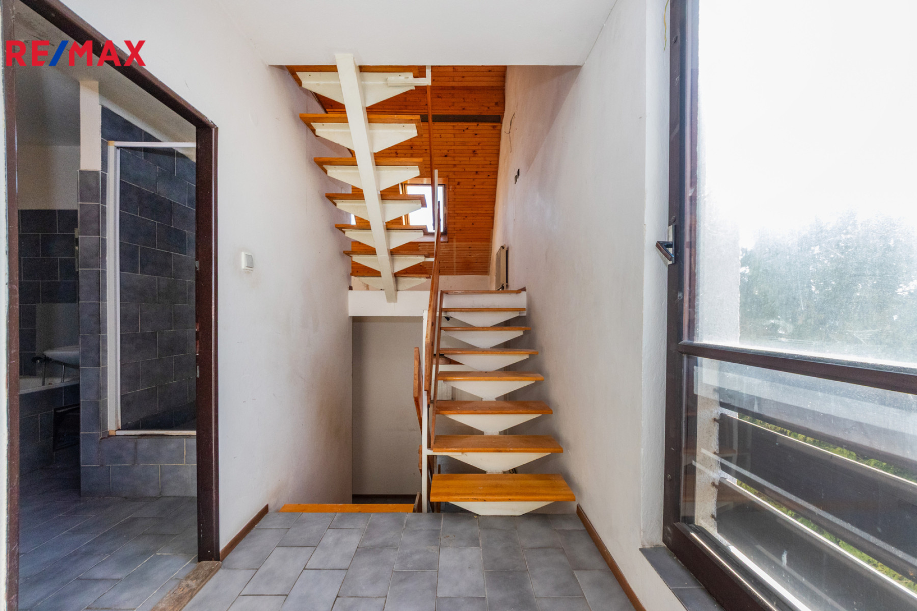 Rohový řadový RD 229 m² 2x lodžie garáž zahrada 311 m² původní stav Součkova Řepy