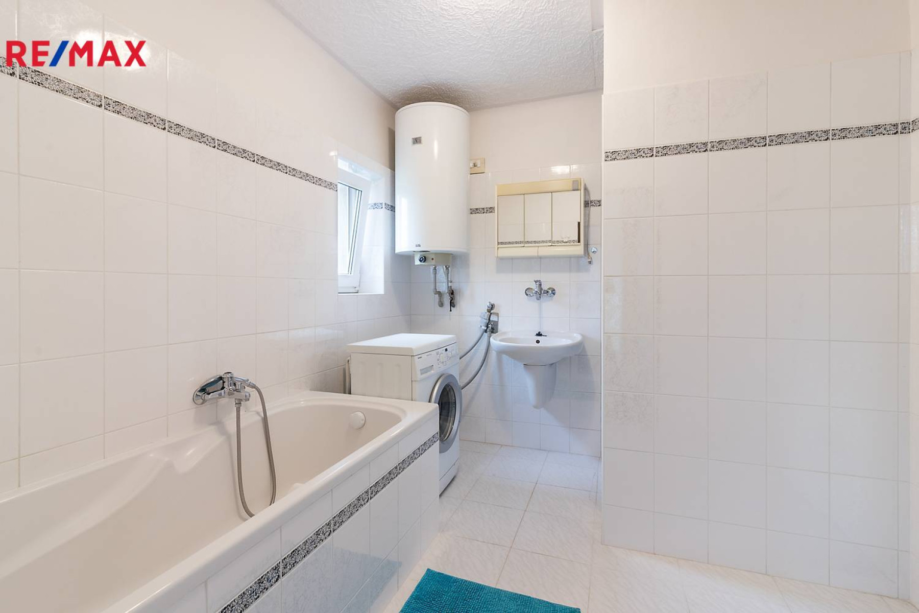 Prodej rodinného domu s velkou garáží ve Stodůlkách