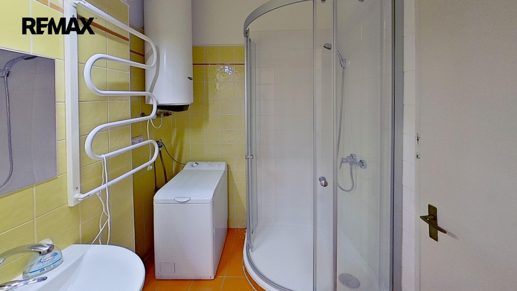 Pronájem zrekonstruovaného bytu 2+1, 76,5 m² se sklepem a společnou zahradou, Praha 4