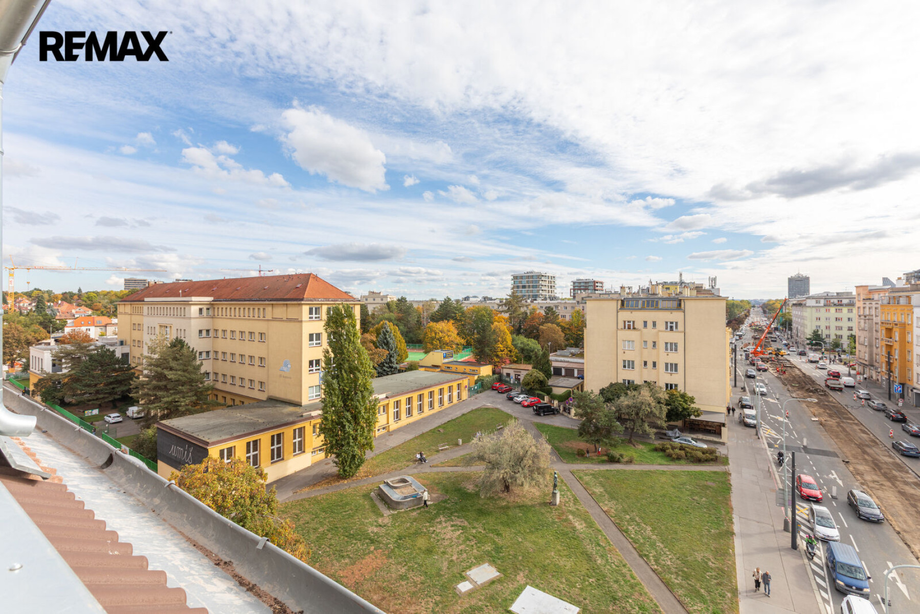 Rohový 2+kk/sklep 47,7 m² OV cihla výtah jih západ výhled Jeseniova metro A Želivského 5 min