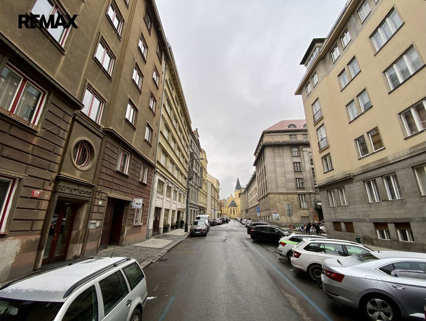 Plně vybavený a zrekonstruovaný byt 2+1 s lodžií i sklepem, Praha 1 - Nové Město