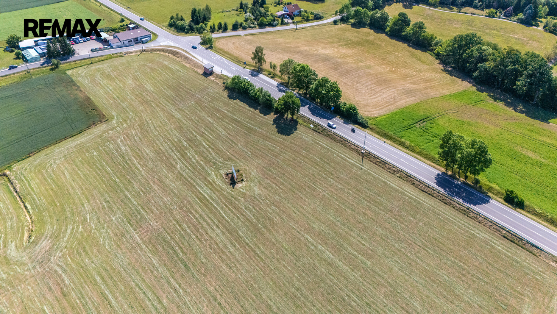 Pozemek 12 804 m² pro komerční výstavbu u obce Lukavice u hlavní silnice I. třídy