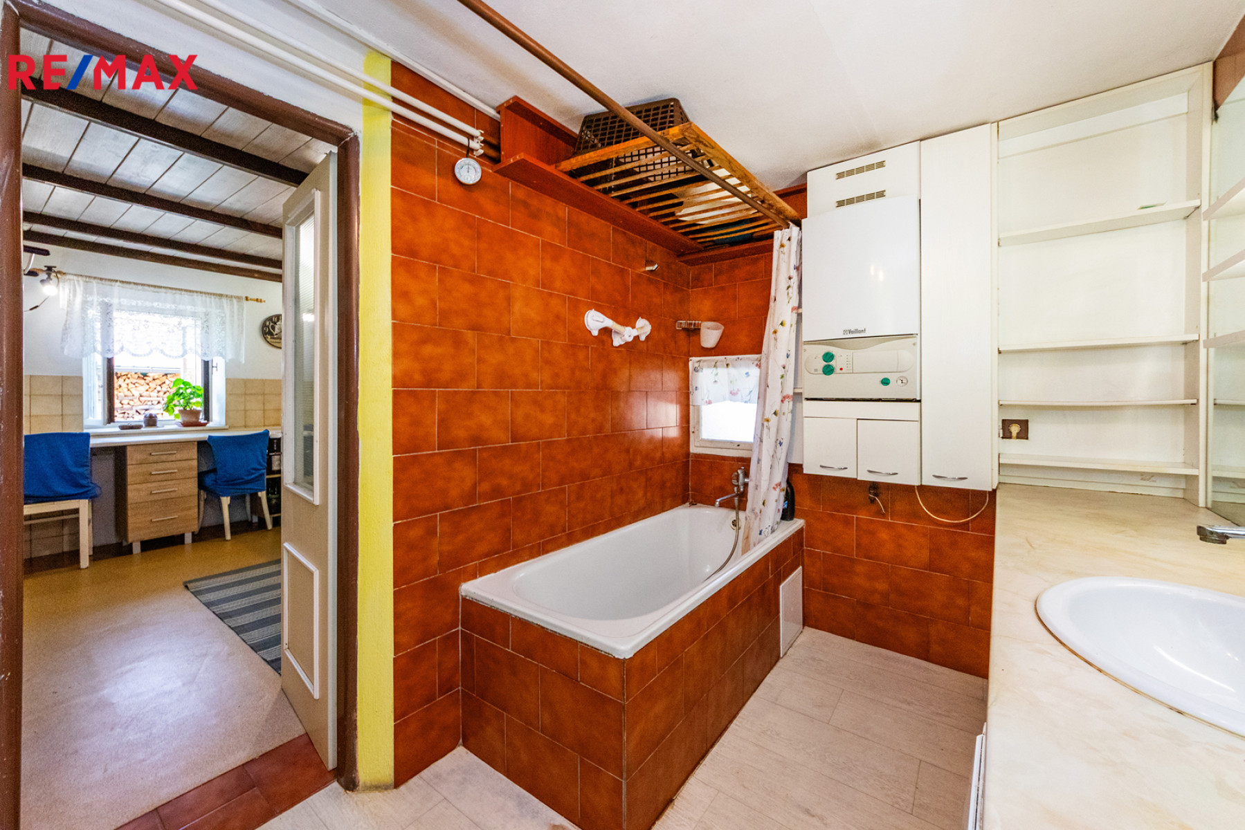 Stylová tradiční patrová chalupa s vnitřním čtvercovým dvorem, pozemek 1 264 m², Široký důl Polička